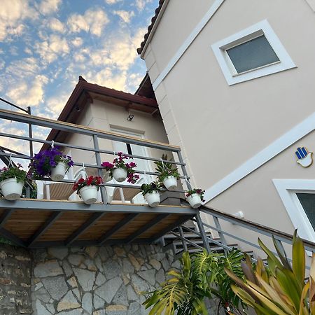 Amazing Familiar Apartments And Rooms Sarandë Exterior foto